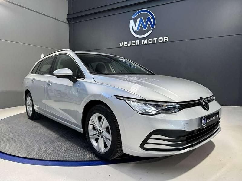 Plateado Usado 2021 VW Golf VIII Familiar | 16.900 € (Precio justo) - Imagen 1/4