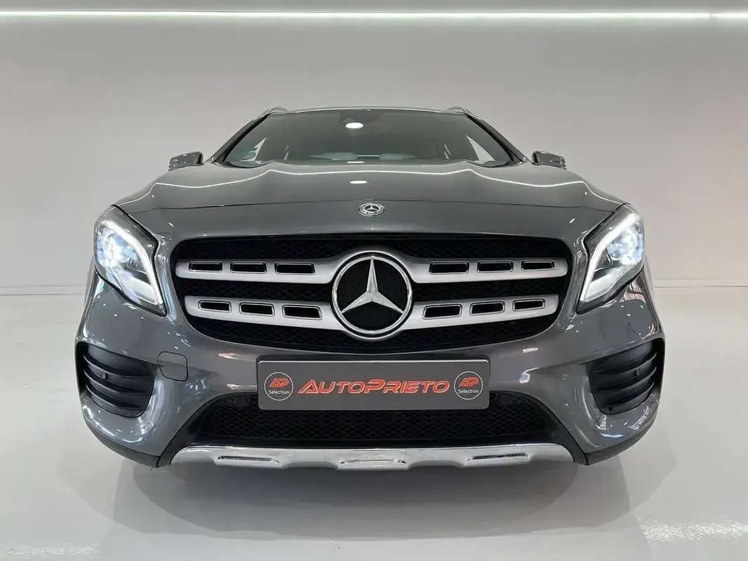 Usado Mercedes GLA200 155 CV (114 kW) 2018 Gris SUV