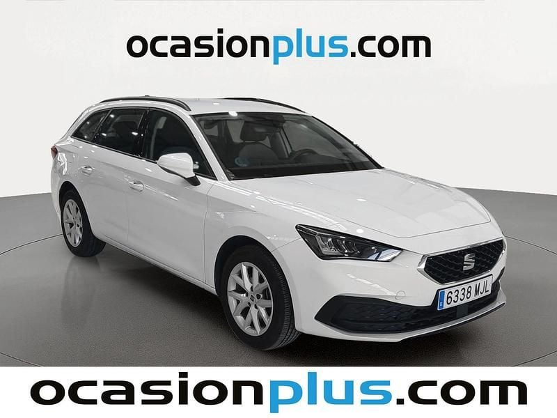 Usado Seat Leon Style 130 CV (95 kW) 2023 Blanco Monovolumen