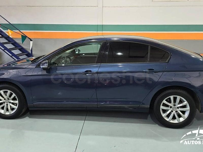 Usado VW Passat Advance 120 CV (88 kW) 2016 Azul Berlina