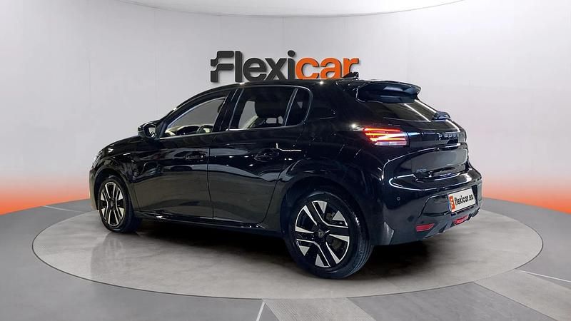 Usado Peugeot 208 Allure 101 CV (74 kW) 2025 Negro Utilitario