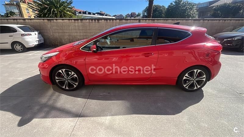 Usado Kia ProCeed GT-Line 136 CV (100 kW) 2017 Rojo Berlina