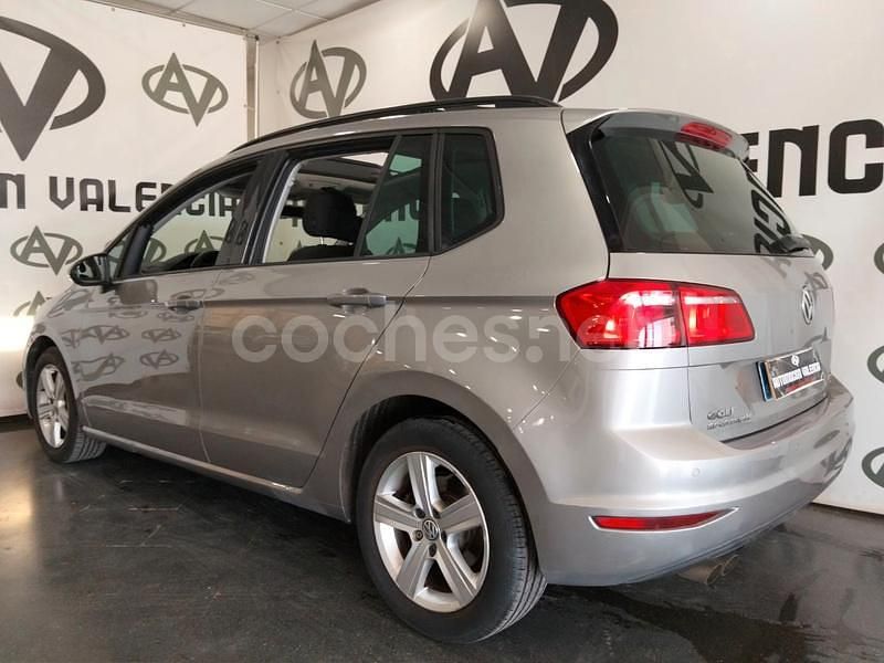 Usado VW Golf Sportsvan Sportline 150 CV (110 kW) 2015 Gris / plata Monovolumen