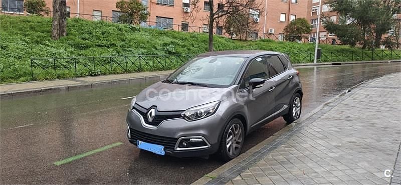 Usado Renault Captur Zen 90 CV (66 kW) 2014 Gris / plata SUV