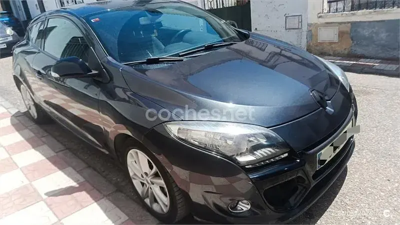 Usado Renault Mégane LIMITED 110 CV (80 kW) 2014 Negro Coupe
