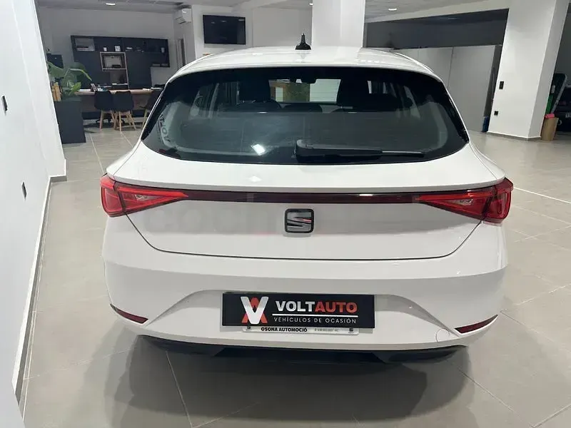 Usado Seat Leon Style 115 CV (84 kW) 2022 Blanco Berlina