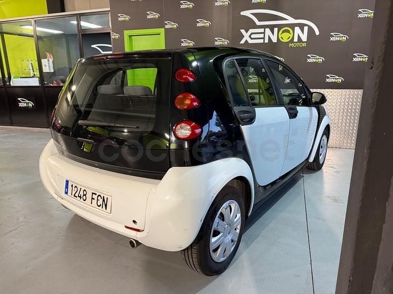Usado Smart ForFour Pure 75 CV (55 kW) 2006 Blanco Utilitario
