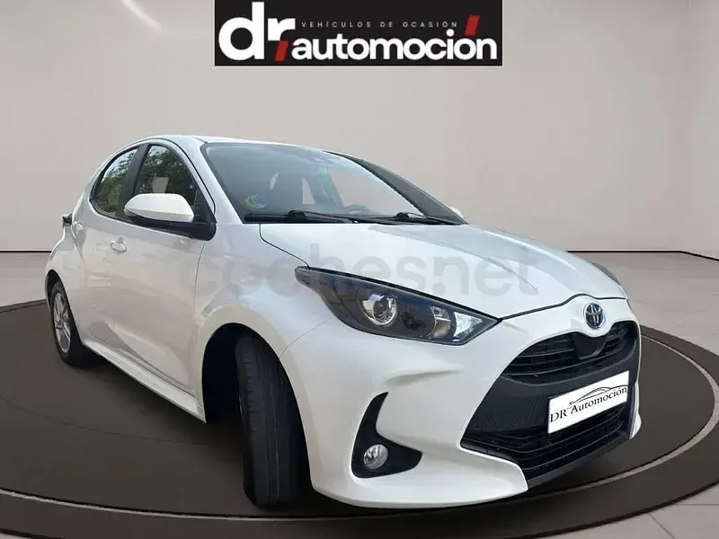 Usado Toyota Yaris Hybrid Business Edition 116 CV (85 kW) 2023 Blanco Berlina