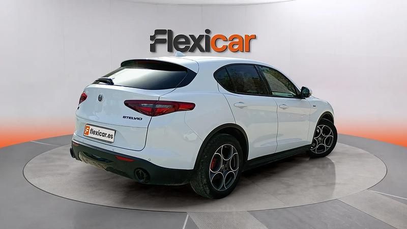 Usado Alfa Romeo Stelvio Sprint 160 CV (117 kW) 2021 Blanco SUV
