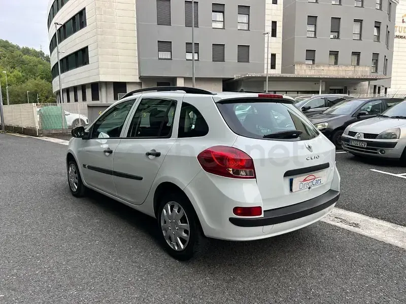 Usado Renault Clio 75 CV (55 kW) 2012 Blanco Familiar