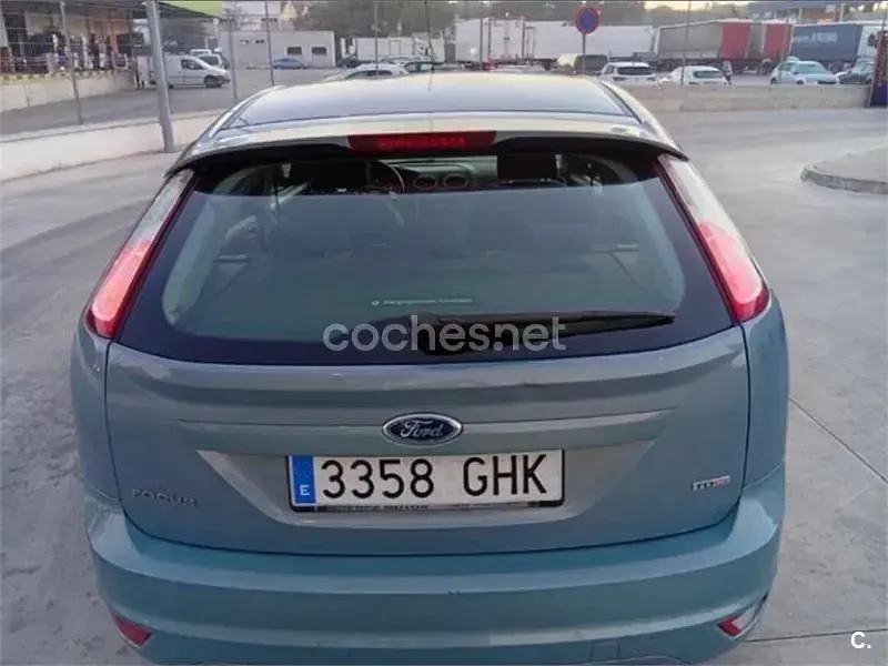Usado Ford Focus Business Edition 90 CV (66 kW) 2008 Gris / plata Berlina