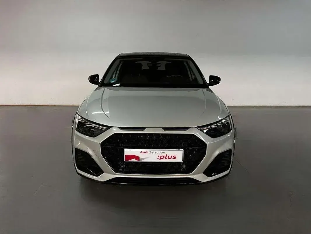 Usado Audi A1 Black Edition 110 CV (80 kW) 2023 Gris SUV
