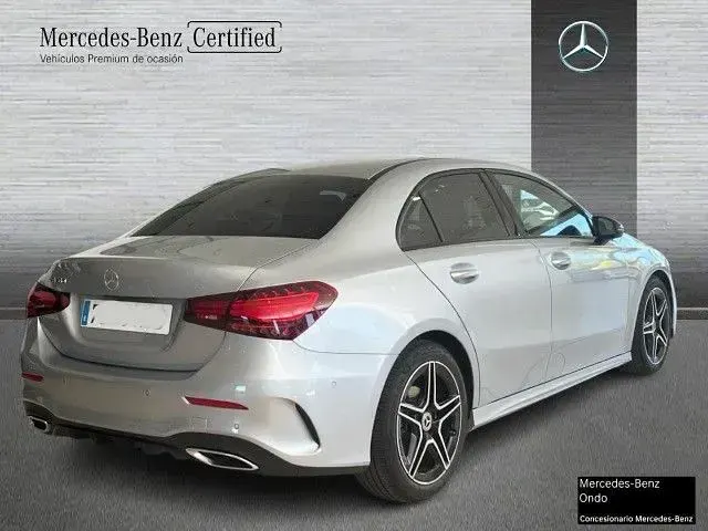 Usado Mercedes A180 136 CV (100 kW) 2025 Plata hightech