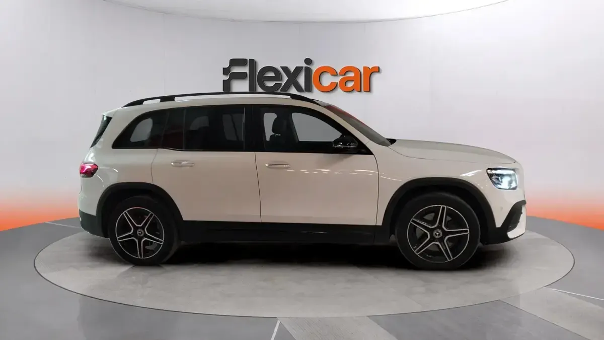 Käytetty Mercedes GLB220 190 HP (139 kW) 2021 Valkoinen Katumaasturi