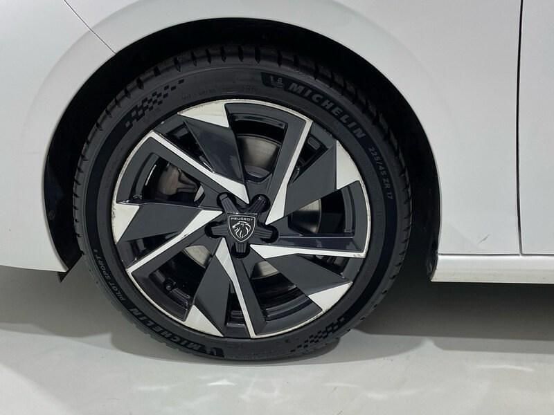 Usado Peugeot 308 Allure 130 CV (95 kW) 2022 Blanco Berlina