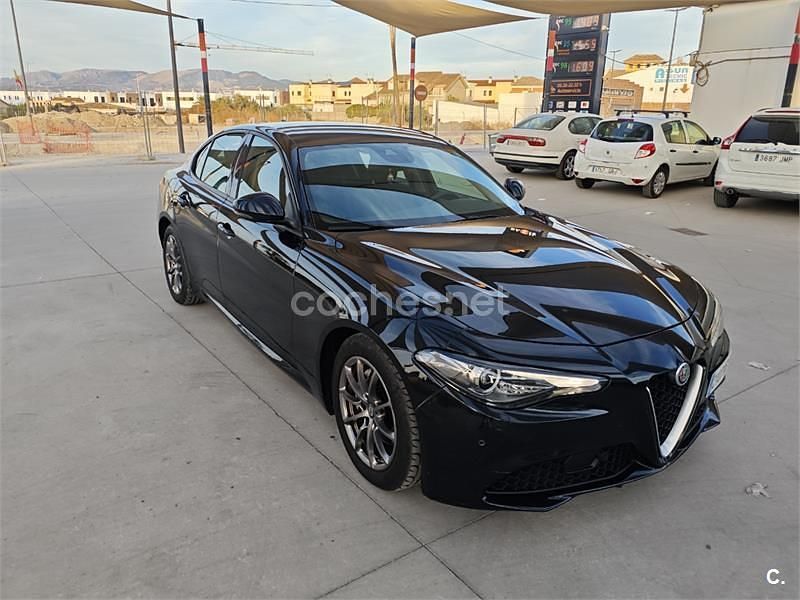 Negro Usado 2017 Alfa Romeo Giulia Berlina | 16.500 € (Precio justo) - Imagen 1/4