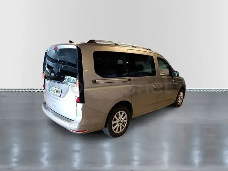 Usado Ford Tourneo Connect Titanium 115 CV (84 kW) 2023 Gris / plata Monovolumen
