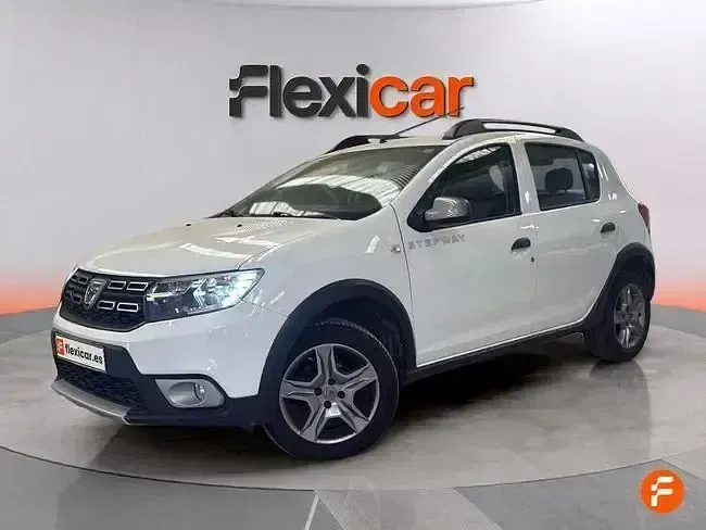 Usado Dacia Sandero Comfort 90 CV (66 kW) 2018 Blanco Berlina
