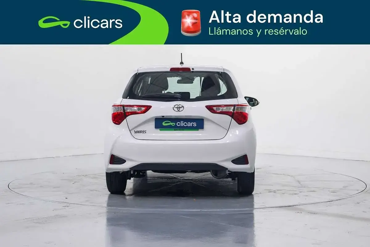 Usado Toyota Yaris Active 69 CV (50 kW) 2018 Blanco Utilitario