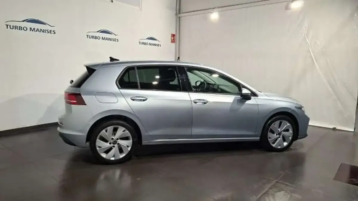 Usado VW Golf VIII 116 CV (85 kW) 2025 Plateado Utilitario
