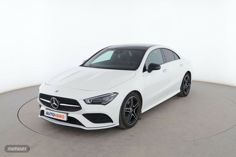 Blanco Usado 2020 Mercedes CLA200 AMG line Berlina | 29.499 € (Un poco caro) - Imagen 1/3