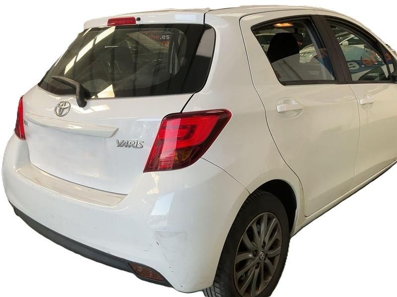 Usado Toyota Yaris Active 99 CV (72 kW) 2017 Blanco Berlina