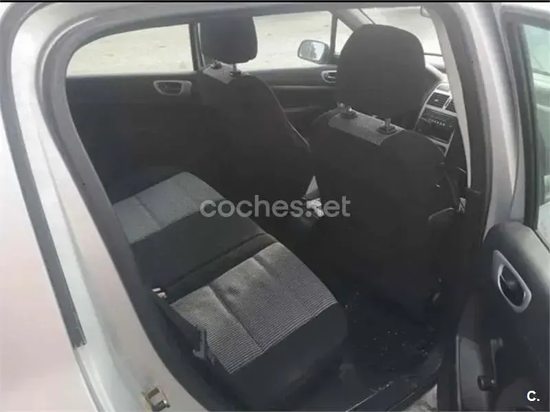 Usado Peugeot 307 90 CV (66 kW) 2006 Blanco Berlina