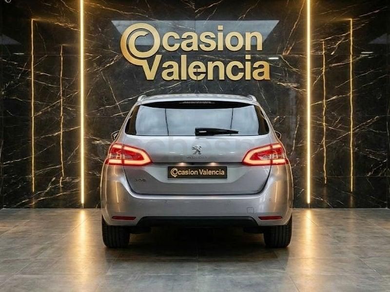 Usado Peugeot 308 SW Business-Line 120 CV (88 kW) 2015 Gris / plata Familiar