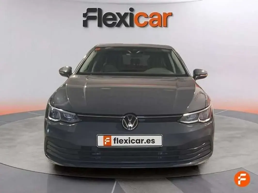 Usado VW Golf VIII Life 131 CV (96 kW) 2021 Gris Berlina