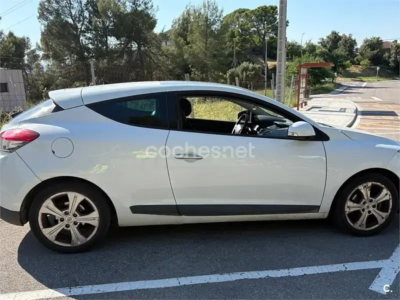 Usado Renault Mégane III Dynamique 105 CV (77 kW) 2009 Blanco Berlina