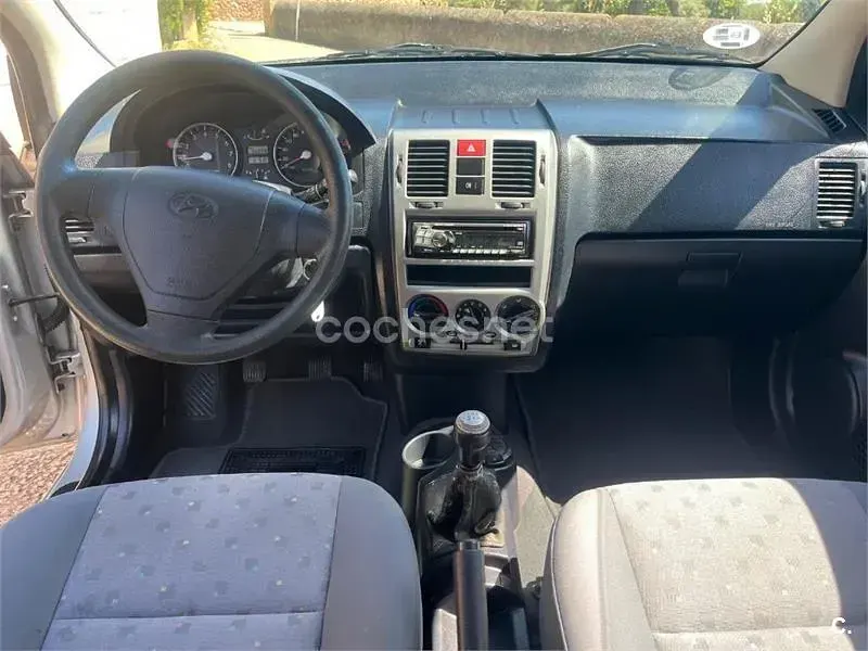 Usado Hyundai Getz GLS 82 CV (60 kW) 2004 Gris / plata Utilitario