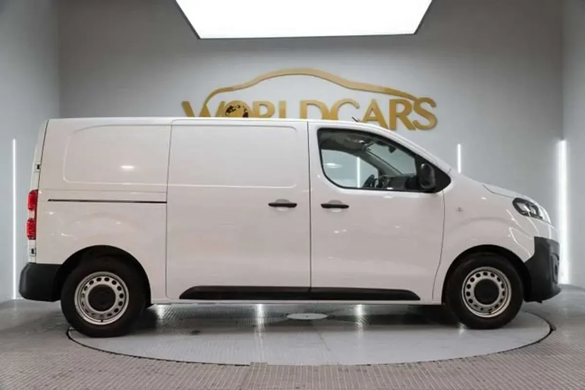 Usado Citroën Jumpy 120 CV (88 kW) 2024 Blanco Monovolumen