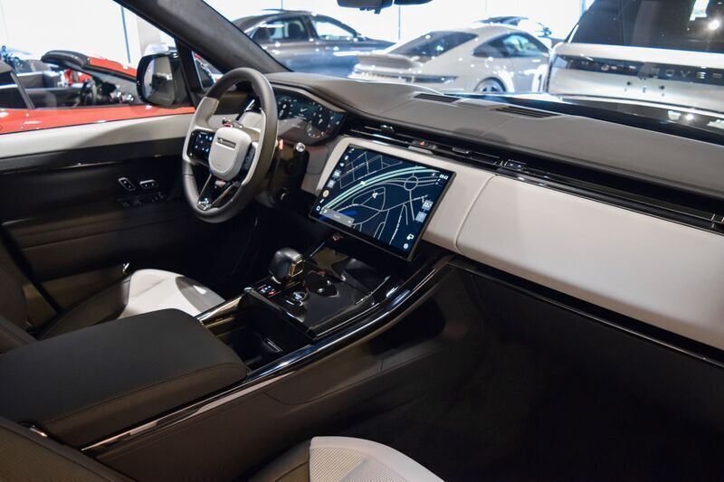 Usado Land Rover Range Rover Sport 635 CV (467 kW) 2024 Negro SUV