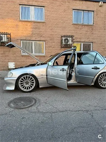 Usado Mercedes C230 193 CV (141 kW) 1997 Gris / plata Berlina