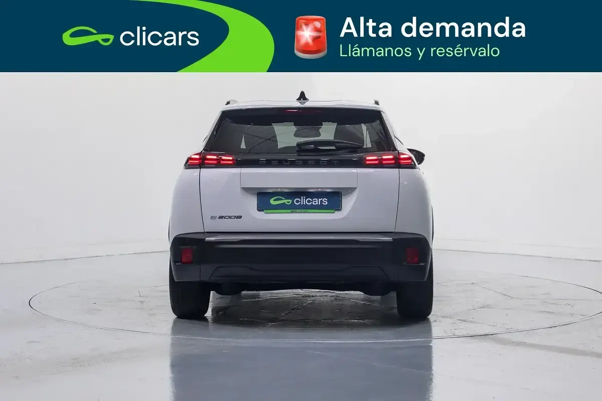 Usado Peugeot e-2008 Allure 114 kW (156 CV) 2025 Blanco SUV