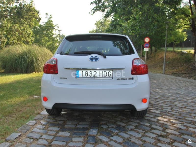 Usado Toyota Auris Hybrid Active 135 CV (99 kW) 2011 Blanco Berlina