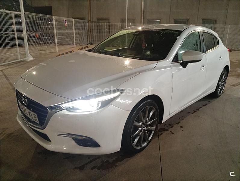 Usado Mazda 3 Luxury 105 CV (77 kW) 2018 Blanco Berlina