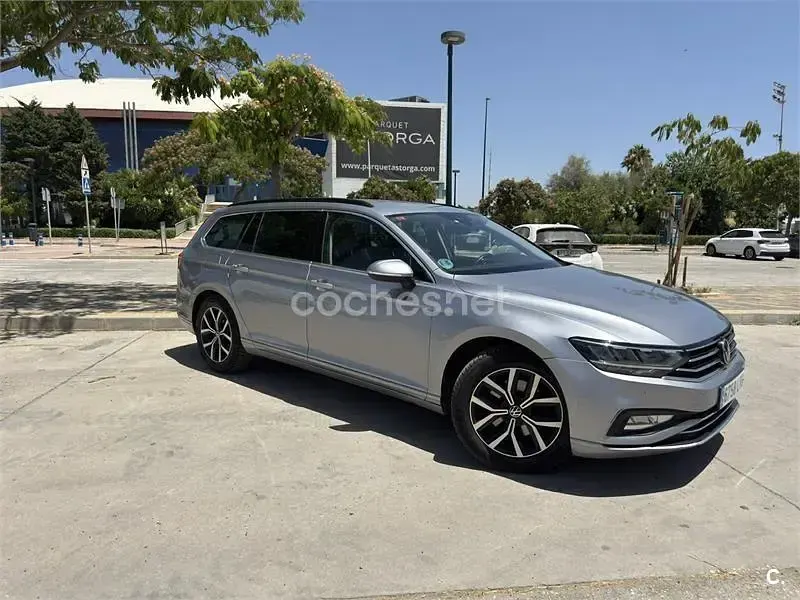 Usado VW Passat 150 CV (110 kW) 2021 Gris / plata Familiar