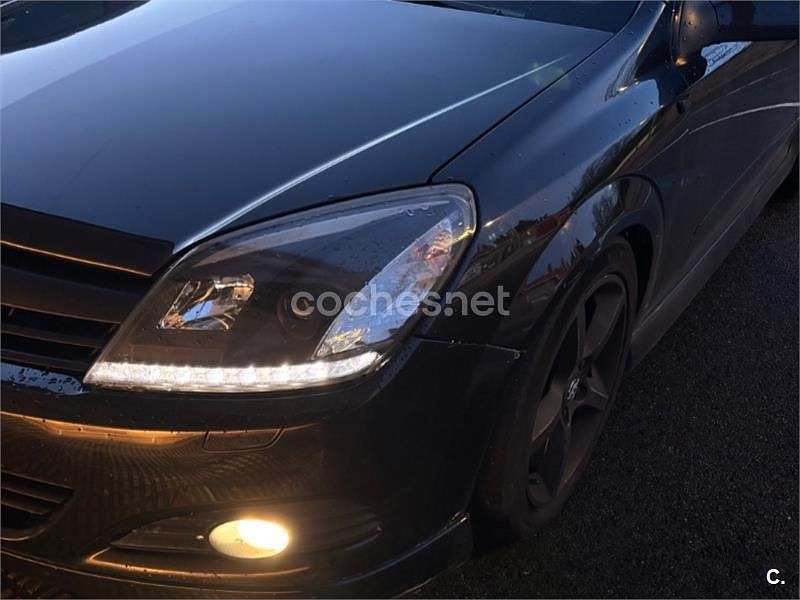 Usado Opel Astra GTC Sport 105 CV (77 kW) 2007 Negro Berlina