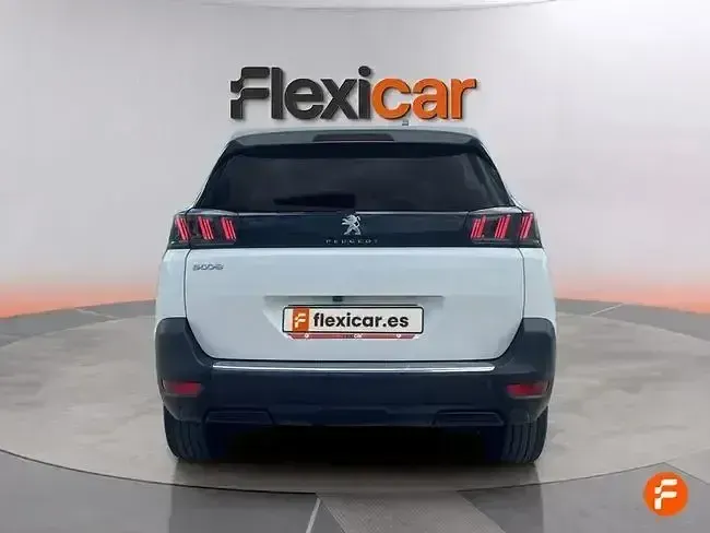 Usado Peugeot 5008 Allure 130 CV (95 kW) 2024 Blanco SUV