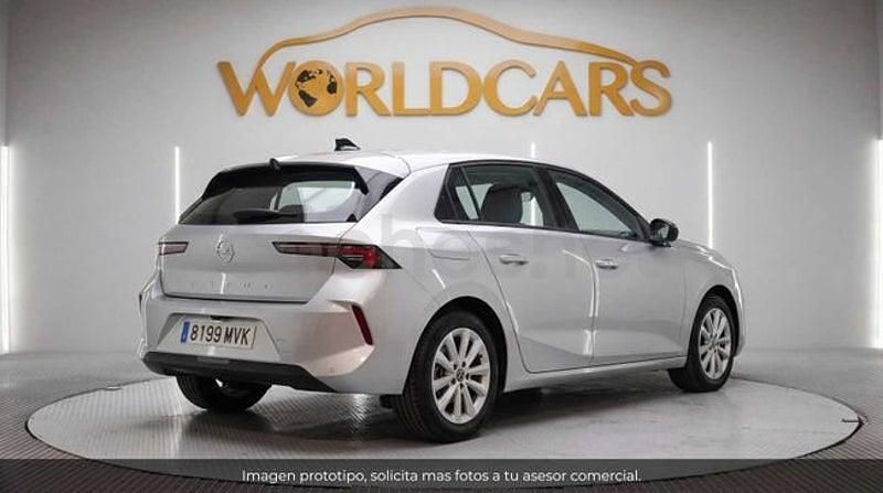 Usado Opel Astra Edition 130 CV (95 kW) 2024 Gris / plata Berlina