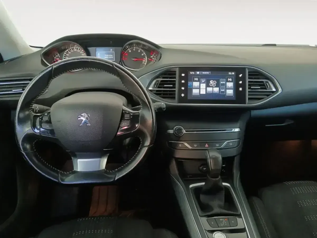 Usado Peugeot 308 Allure 131 CV (96 kW) 2017 Gris Berlina