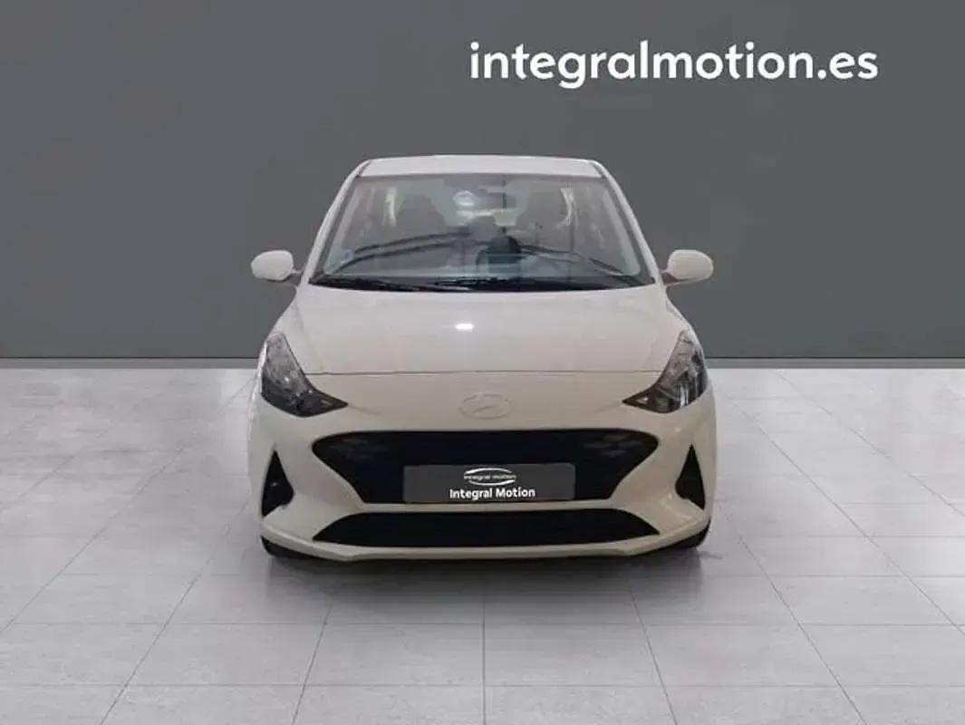 Usado Hyundai i10 67 CV (49 kW) 2024 Verde Utilitario