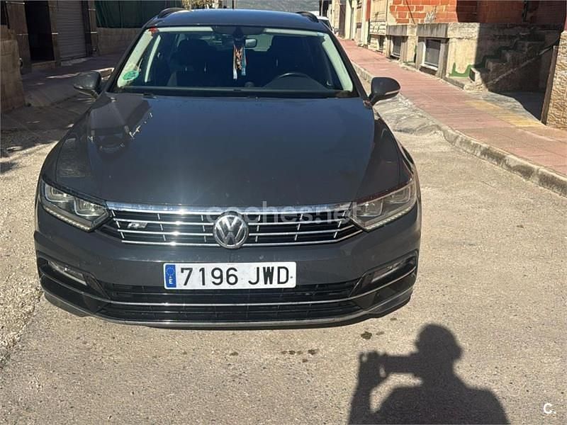 Verde Usado 2017 VW Passat R-line Familiar | 13.000 € (Buen precio) - Imagen 1/4
