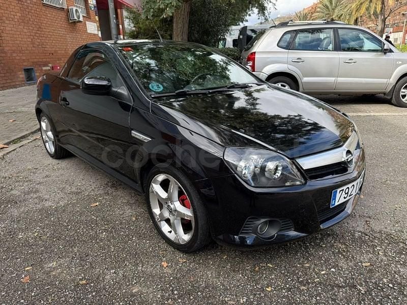 Usado Opel Tigra Sport 90 CV (66 kW) 2005 Negro Descapotable
