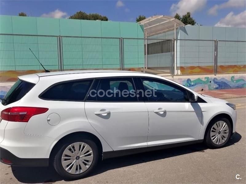 Usado Ford Focus Business Edition 120 CV (88 kW) 2016 Blanco Familiar