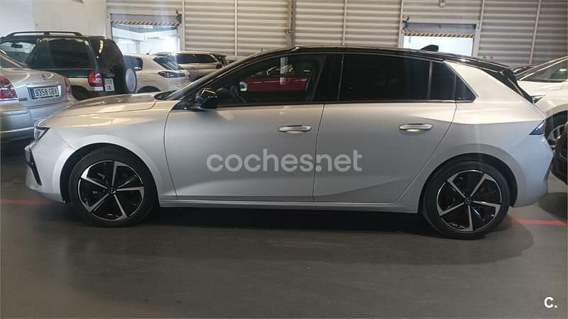 Usado Opel Astra 130 CV (95 kW) 2024 Gris / plata Berlina
