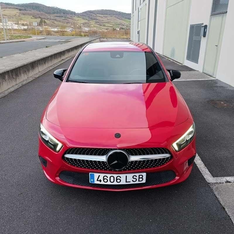 Usado Mercedes A180 116 CV (85 kW) 2018 Rojo Utilitario