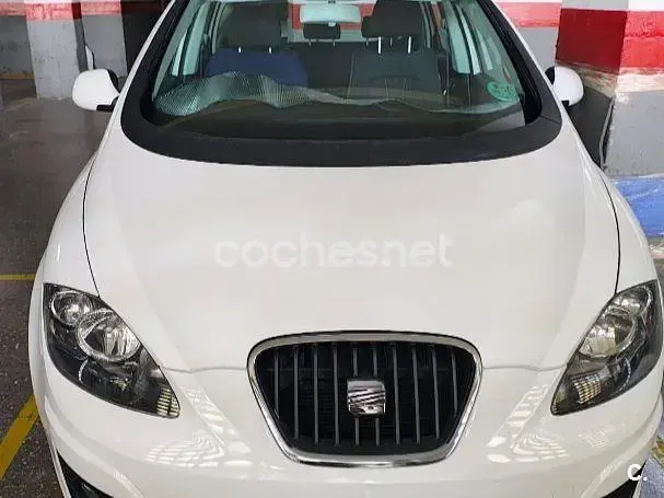 Usado Seat Altea Style 105 CV (77 kW) 2011 Blanco Monovolumen