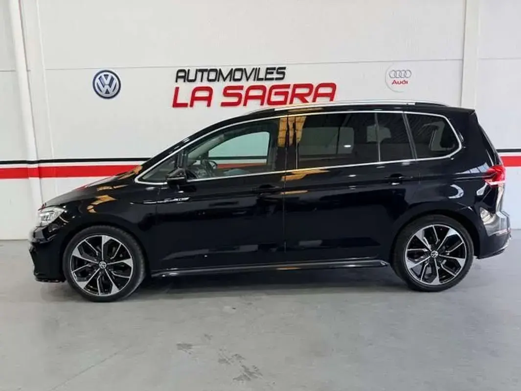 Usado VW Touran R-line 150 CV (110 kW) 2017 Negro Monovolumen